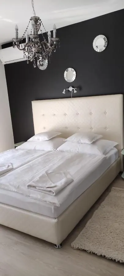 Ikon Apartman Hajduszoboszlo Apartment