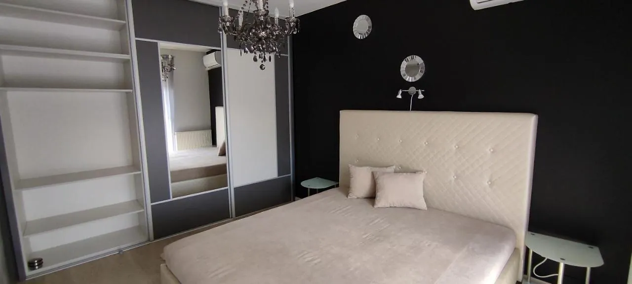 Ikon Apartman Hajduszoboszlo Apartment