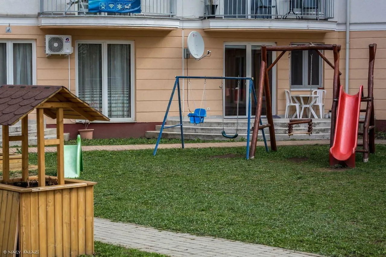 Ikon Apartman Hajduszoboszlo Apartment